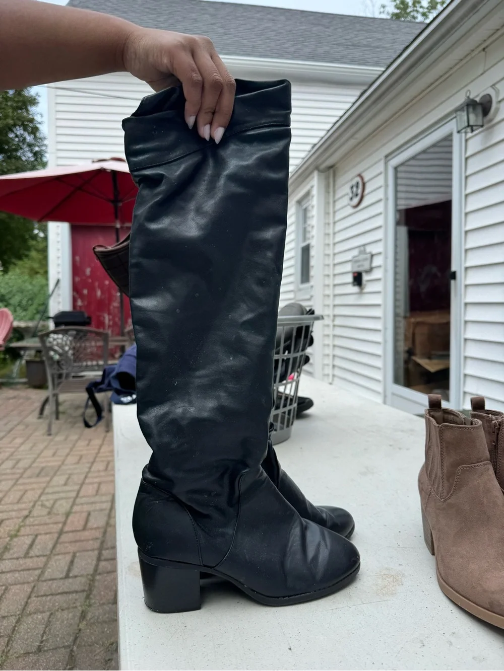 Black Over-the-Knee Women's Boots - Classic Chic